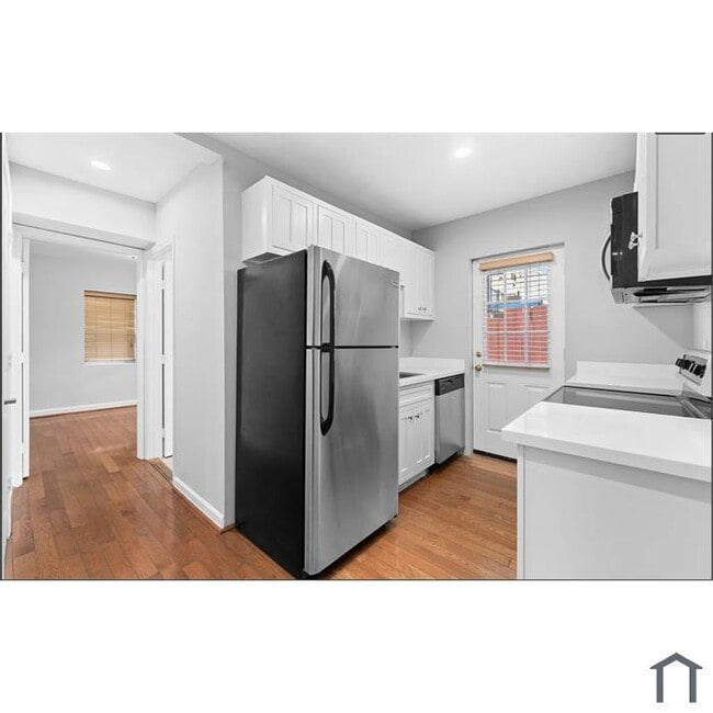 Building Photo - 443 20th St NE