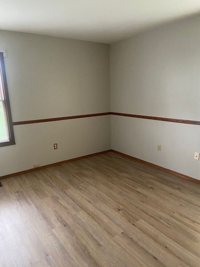 Building Photo - 1328 Bingham Dr