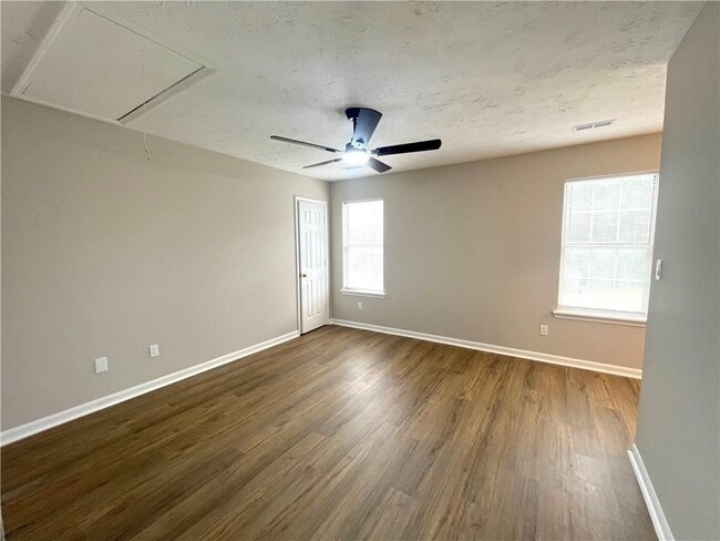 Building Photo - 5843 Summerglen Ln