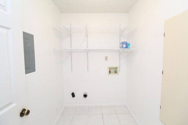 Building Photo - Northeast Pensacola 2BR Home with Fireplace & Covered Patio