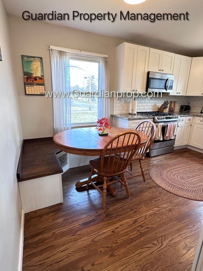 Building Photo - St Louis Park Single Family Home, Fenced In yard, Washer/Dryer, 1 Car Garage