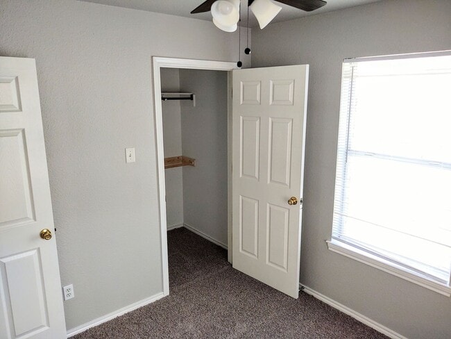 Building Photo - Completely refurbished home walking distan...