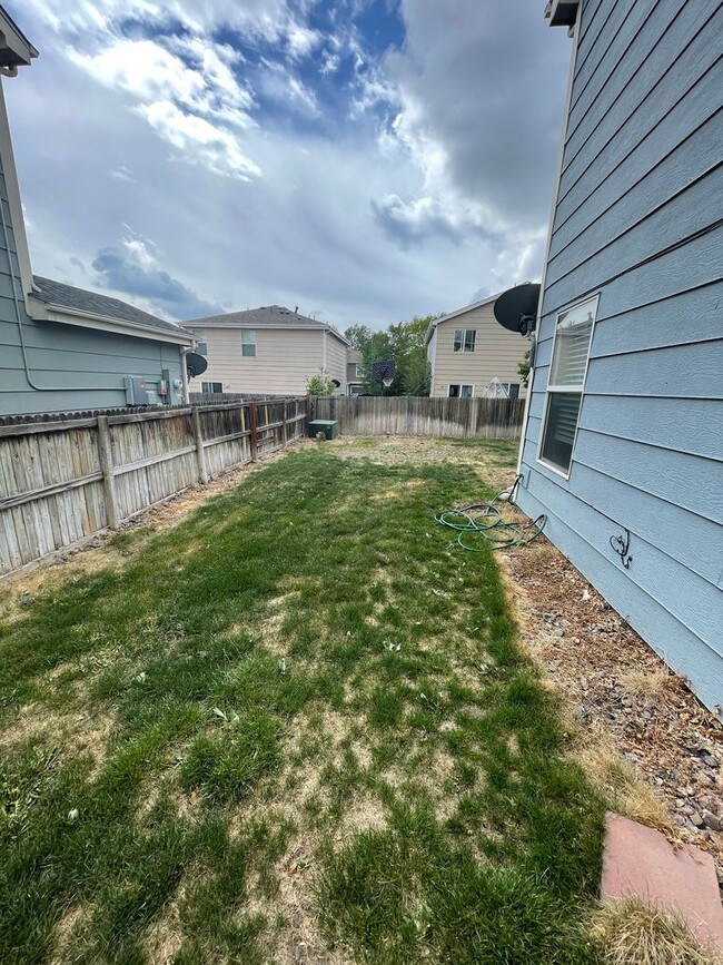 Building Photo - 3 Bedroom 2 Bath House in Thornton Available Now!