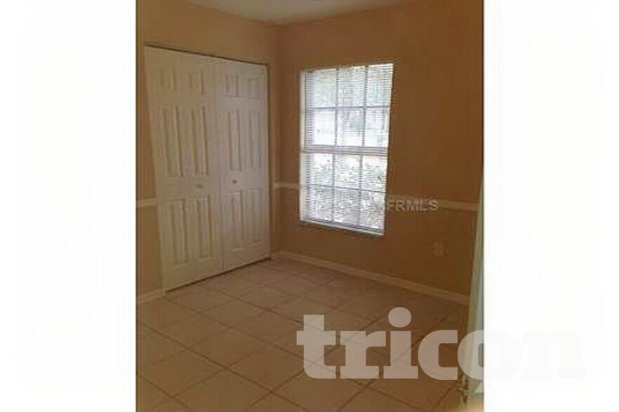 Building Photo - 925 Sandywood Dr