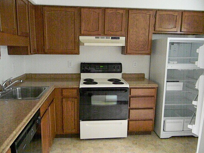 Primary Photo - 3360 Vestal Rd