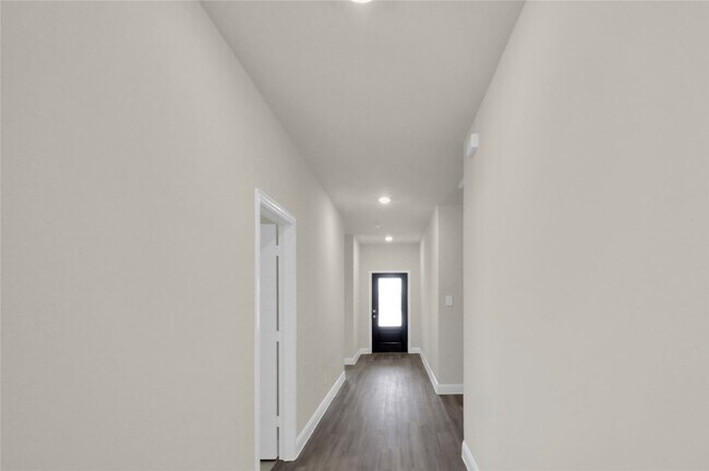 Building Photo - 511 Weller Rd