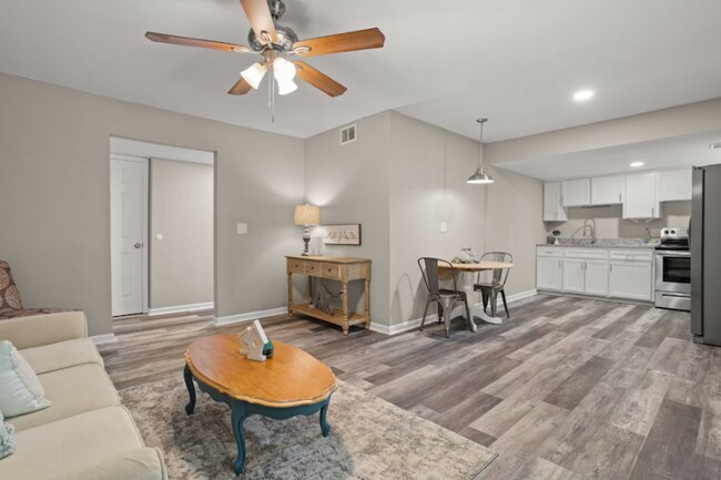 Building Photo - 110 Greenforest Cir