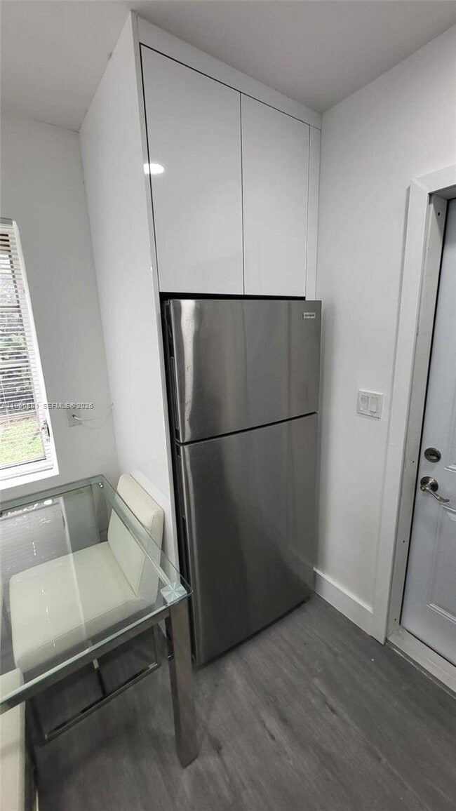 Building Photo - 821 NE 6th St