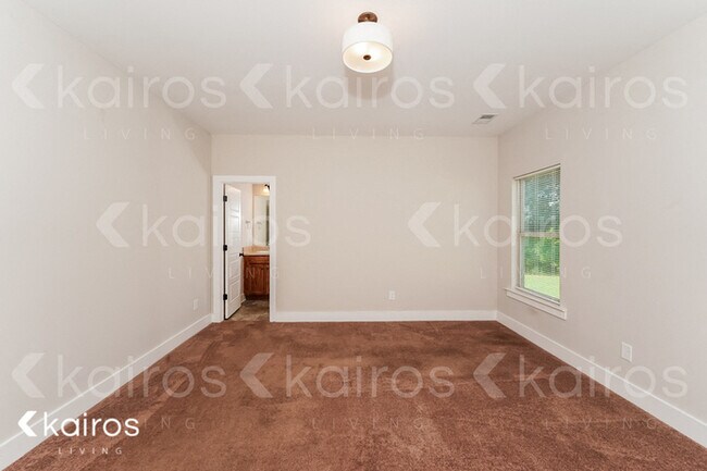 Building Photo - 131 Maple Leaf Dr