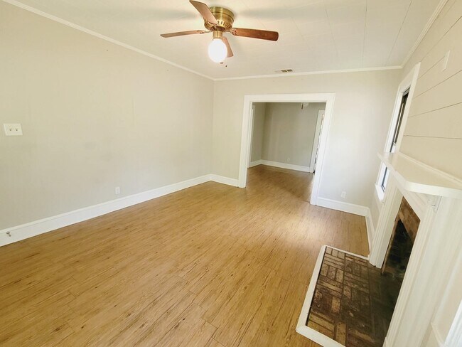 Building Photo - 526 N Adams St