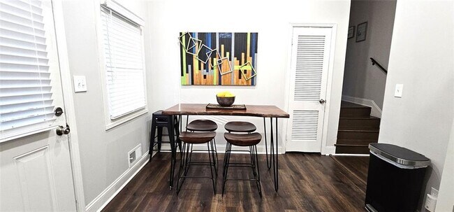 Building Photo - 2511 Susan Ln SW