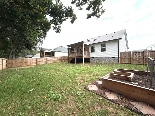Building Photo - 750 Gleason Dr