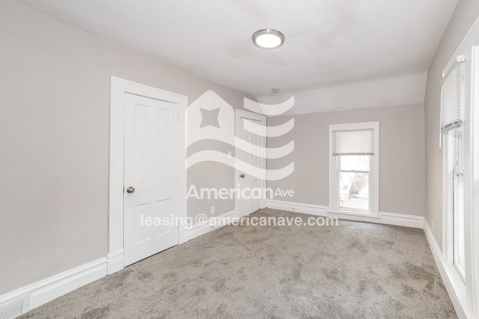 Building Photo - 318 E Thrush Ave