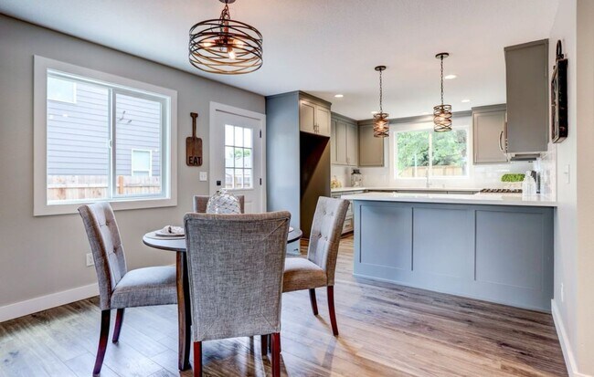 Building Photo - Charming 3-Bedroom Home with Spacious Yard...