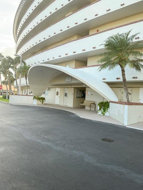 Building Photo - 1319 E Hillsboro Blvd