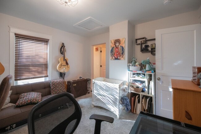 Building Photo - 2 bedroom 2 bath Madison cottage