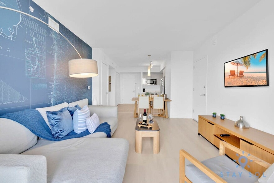 Primary Photo - 2602 E Hallandale Beach Blvd