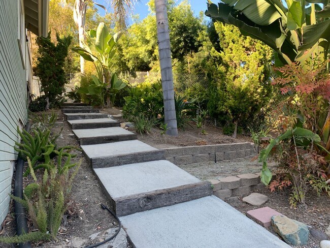 Building Photo - 3 Bedroom + Loft + Office Oceanside Home