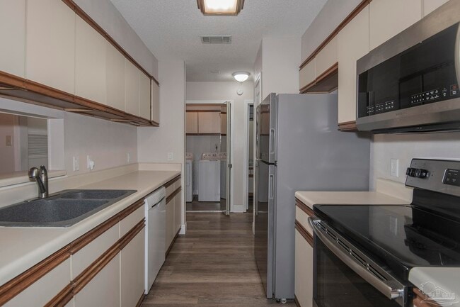 Building Photo - 5051 Grande Dr