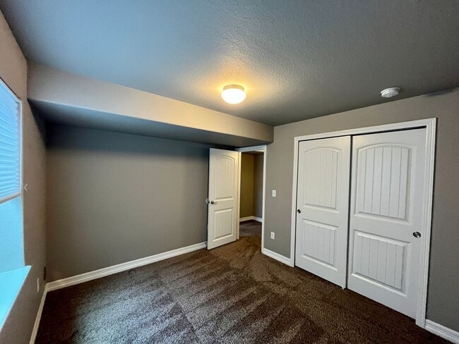 Building Photo - 1843 Ruddlesway Dr