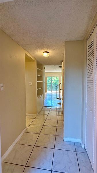 Building Photo - 670 Tennis Club Dr