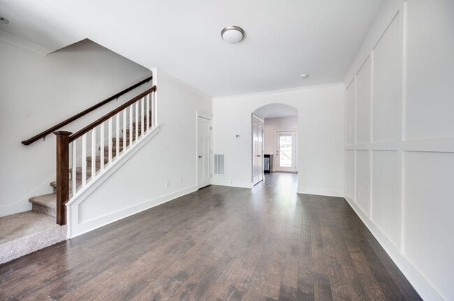 Building Photo - Beautiful 2BE/2.5BA townhouse located in the very desirable Nations!