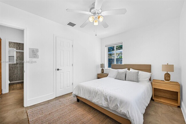 Building Photo - 1328 N Andrews Ave