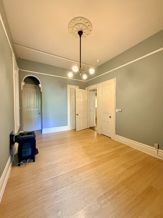 Building Photo - 2536 Sutter St