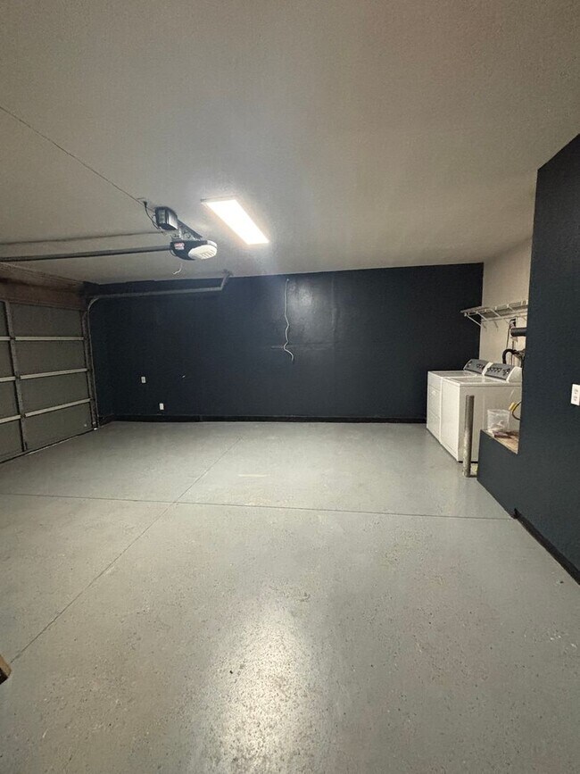 Building Photo - Beautiful Rancho Cucamonga 3 Bedroom/ 2 Bath Home