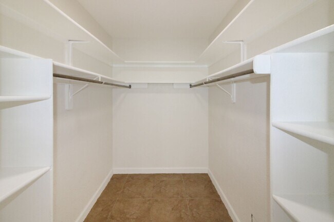Building Photo - 1036 N Cypress Point Dr