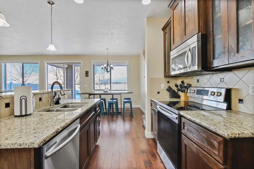 Building Photo - 4631 N Adale Ave