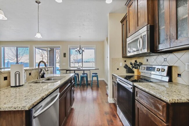 Building Photo - 4631 N Adale Ave