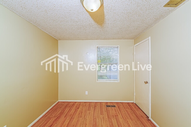 Building Photo - 2524 Oak Leaf Ln