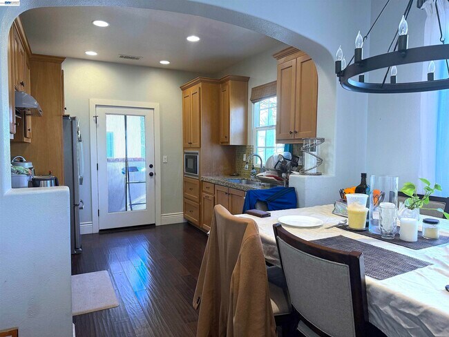 Building Photo - 2506 Monet Terrace