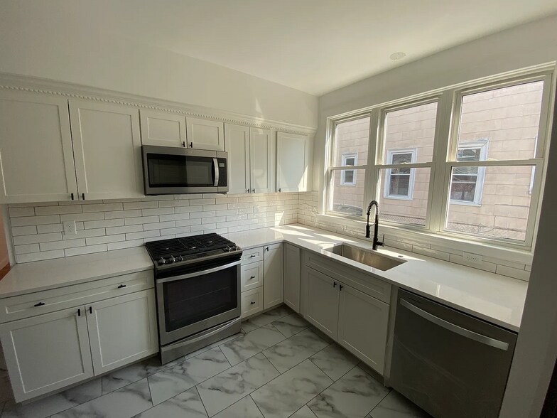 Building Photo - 88 Irving St