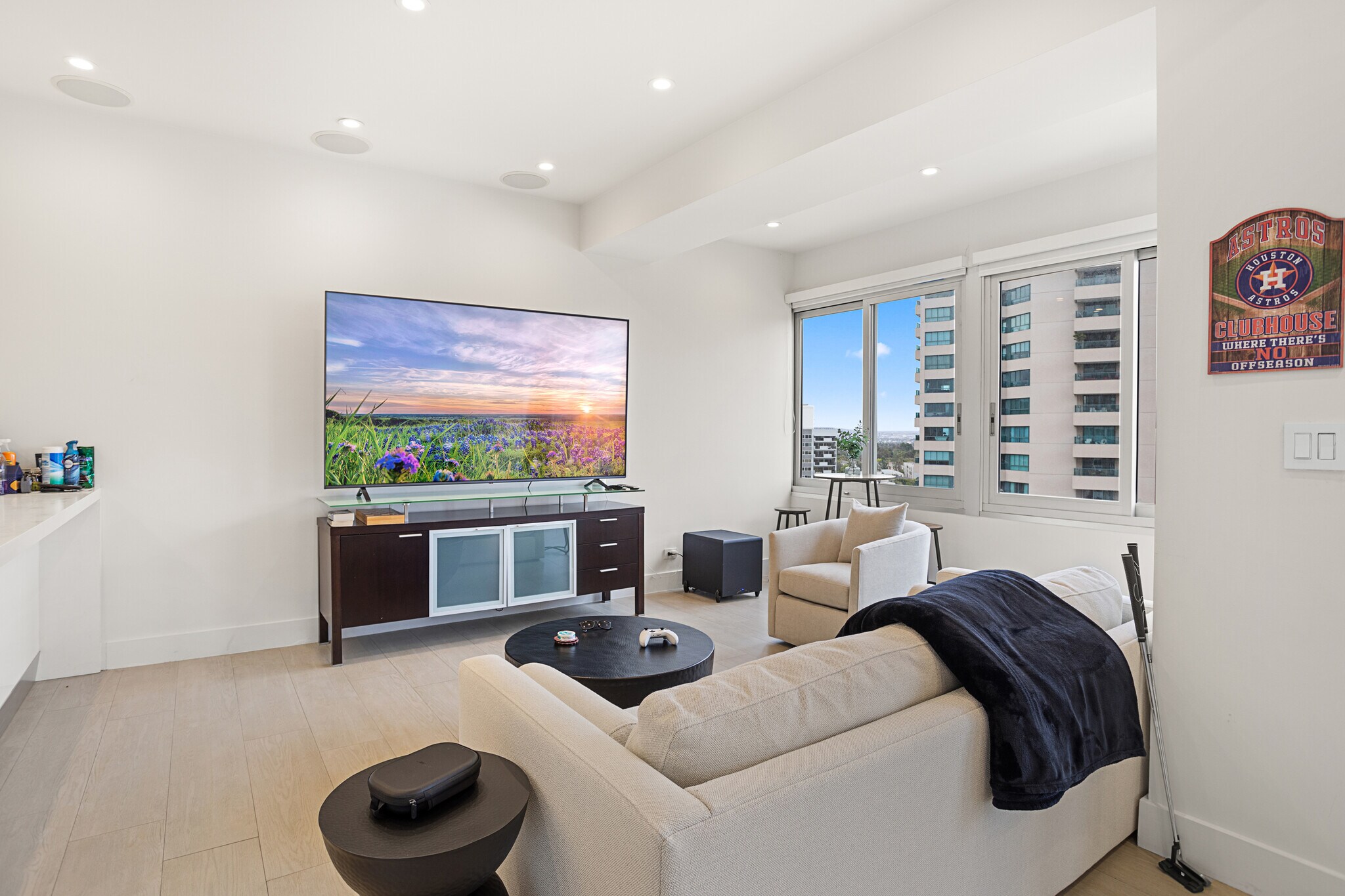 Building Photo - 10501 Wilshire Blvd