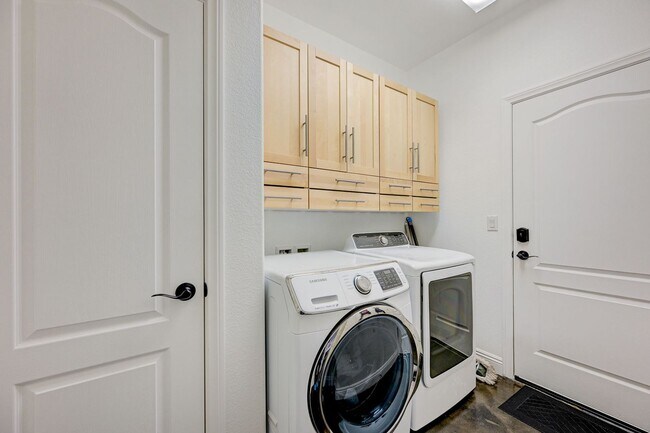 Building Photo - FANTASTIC FULLY UPGRADED FURNISHED RENTAL LOCATED IN THE SOUTHWEST!!!
