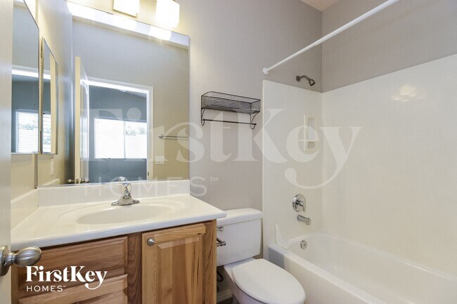 Building Photo - 113 N Warren St