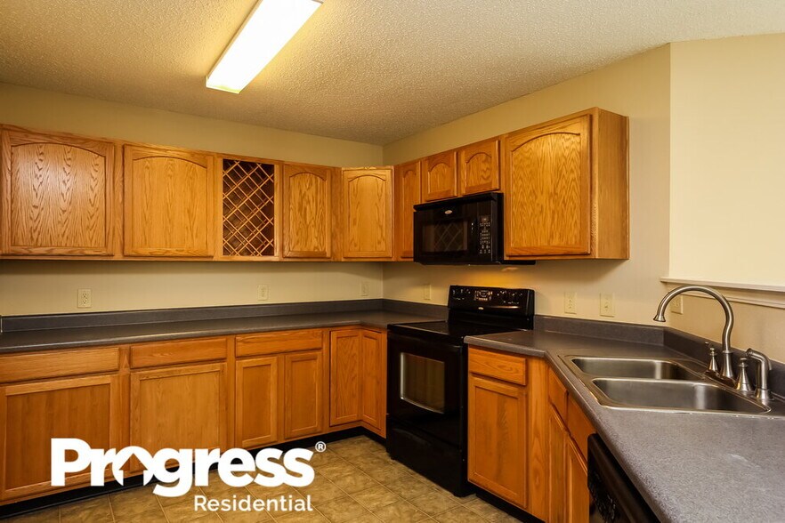 Building Photo - 15213 Beam St