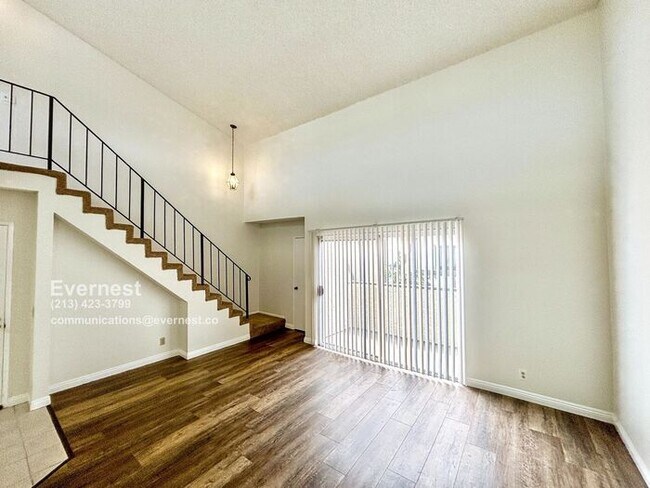 Building Photo - Lovely 2-Bed, 2-Bath Condo with Great Loca...