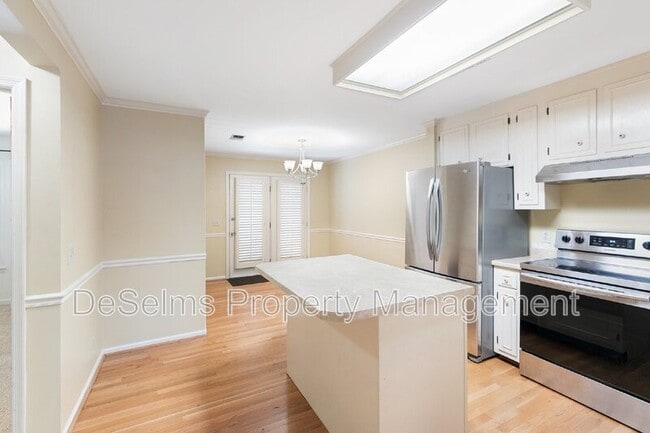 Building Photo - 208 Cottage Pl