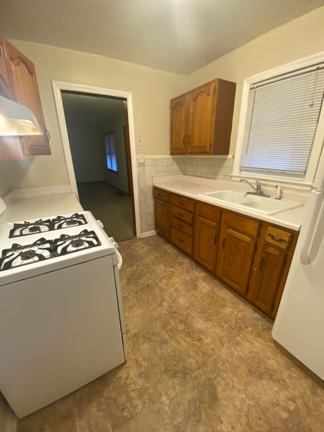 Building Photo - 3112 S Vermont Ave