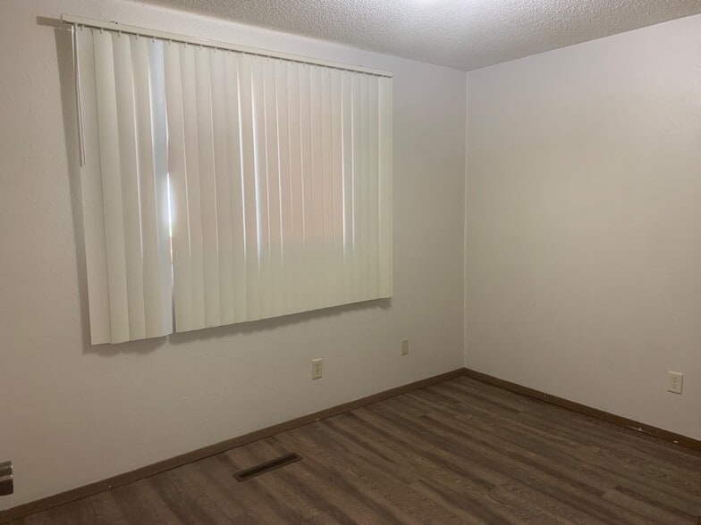 Building Photo - 1718 14th Ave W