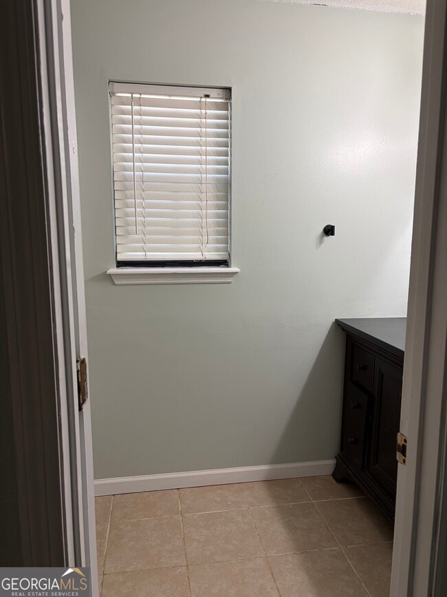 Building Photo - 121 Innerlake Ln