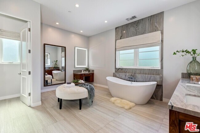 Building Photo - 9767 Monte Mar Dr