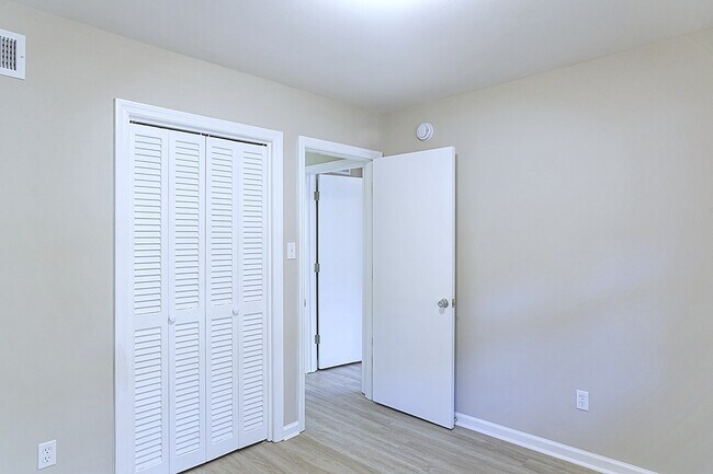 Building Photo - 11304 Largo Dr