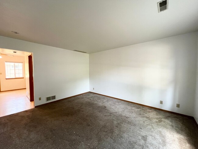 Building Photo - Wood Court Apartments