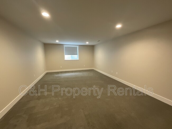 Building Photo - 5506 Sunny Cv