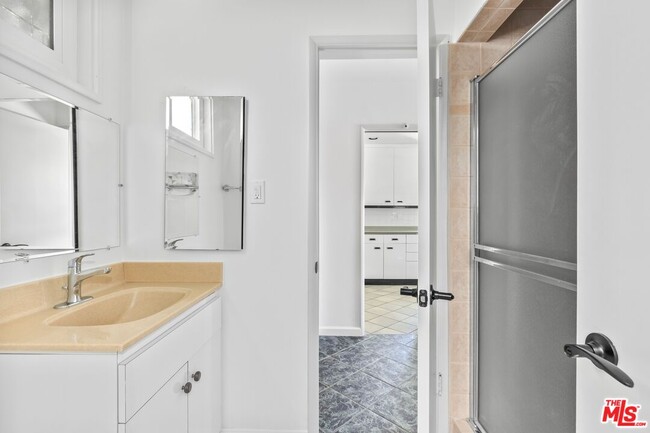 Building Photo - 4509 Canoga Dr
