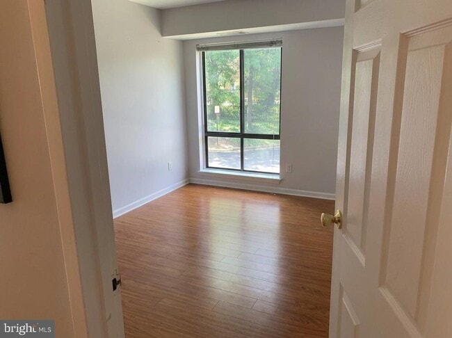 Building Photo - 615 Center St